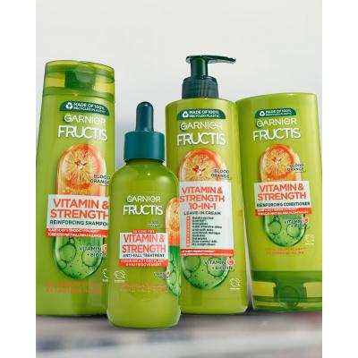 Garnier Fructis Vitamin &amp; Strength Reinforcing Shampoo Šampon za ženske 250 ml