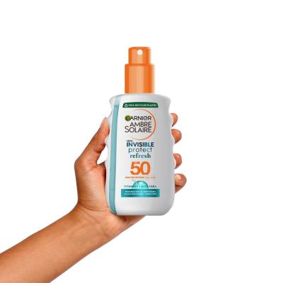 Garnier Ambre Solaire Invisible Protect Refresh Spray SPF50 Zaščita pred soncem za telo 200 ml