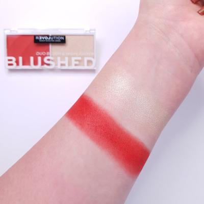 Revolution Relove Colour Play Blushed Duo Blush &amp; Highlighter Paletka za konturing za ženske 5,8 g Odtenek Daydream