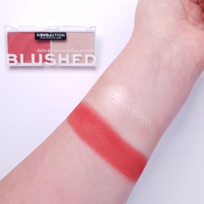 Revolution Relove Colour Play Blushed Duo Blush &amp; Highlighter Paletka za konturing za ženske 5,8 g Odtenek Cute