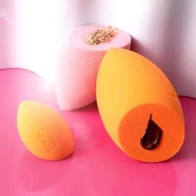 Real Techniques Ultimate Sponge Trio Darilni set gobica za puder Miracle Complexion Sponge 1 kos + gobica za puder Mini Miracle Complexion Sponge 1 kos + gobica za puder v prahu Miracle Powder Sponge 1 kos