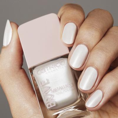 Catrice Brave Metallics Nail Polish Lak za nohte za ženske 10,5 ml Odtenek 02 Sweet As Sugar