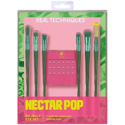 Real Techniques Nectar Pop So Jelly Eye Set Darilni set krtačka za trepalnice Spoolie RT 077 1 kos + čopič Smudge Liner RT 073 1 kos + čopič Instapop Crease RT 075 1 kos + čopič Smudge Brush RT 074 1 kos + čopič Instapop Shade RT 076 1 kos + čopič Defining Crease RT 078 1 kos + samolepilni bleščeči 