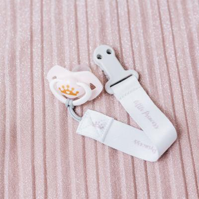 Canpol babies Royal Baby Soother Clip With Ribbon Little Princess Verižica za dudo za otroke 1 kos