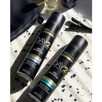 TRESemmé Day 2 Volumising Dry Shampoo Suhi šampon 250 ml