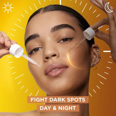 Garnier Skin Naturals Vitamin C Darilni set dnevni serum za obraz Skin Naturals Vitamin C Brightening Super Serum 30 ml + nočni serum za obraz Skin Naturals Vitamin C Brightening Night Serum 30 ml