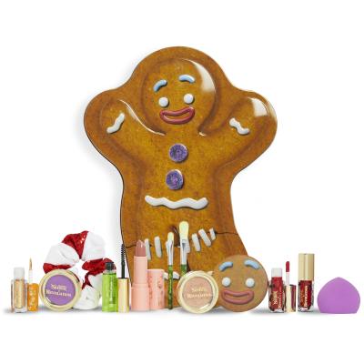 Makeup Revolution London Shrek Gingy 12 Days Advent Calendar Darilni set senčilo za oči 2 kos + osvetljevalec 1 kos + glos za ustnice 2 kos + šminka 1 kos + rdečilo 1 kos + gel za obrvi 1 kos + čopič 2 kos + aplikator za ličenje 1 kos + ogledalo 1 kos + elastika za lase 1 kos