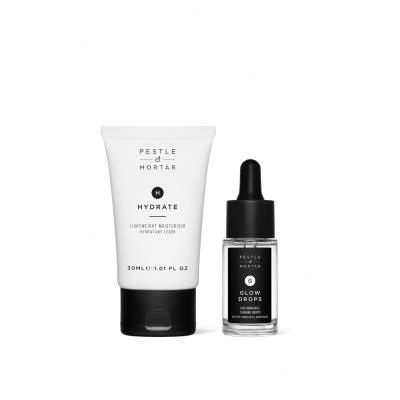 Pestle &amp; Mortar Glowing Duo Darilni set samoporjavitveni serum za obraz Glow Drops 15 ml + vlažilna krema za obraz Hydrate Lightweight Moisturiser 30 ml