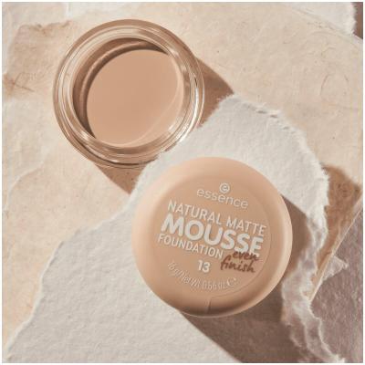 Essence Natural Matte Mousse Puder za ženske 16 g Odtenek 13