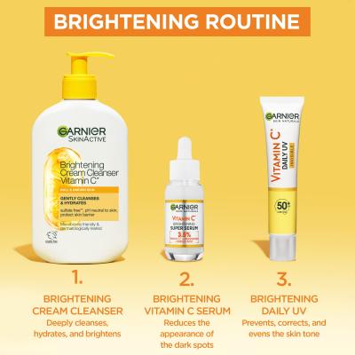 Garnier Skin Naturals Vitamin C Darilni set dnevni serum za obraz Skin Naturals Vitamin C Brightening Super Serum 30 ml + dnevni fluid za obraz Skin Naturals Vitamin C Daily UV Invisible SPF50 40 ml