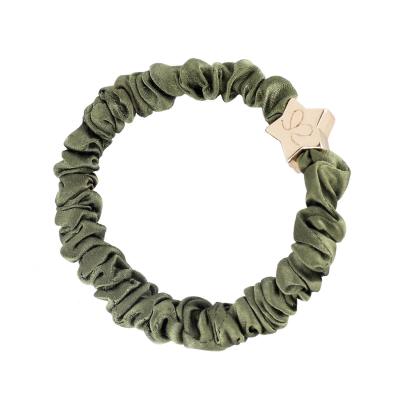 By Eloise London Skinny Silk Scrunchie Gold Star Elastika za lase za ženske 1 kos Odtenek Olive Green