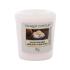 Yankee Candle Coconut Rice Cream Dišeča svečka 49 g
