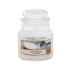 Yankee Candle Baby Powder Dišeča svečka 104 g