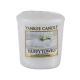 Yankee Candle Fluffy Towels Dišeča svečka 49 g